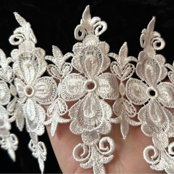 Vintage Jessica McClintock Girl’s Gunne Sax Black Velvet Dress w/ Lace, Size 3T - Picture 8 of 12